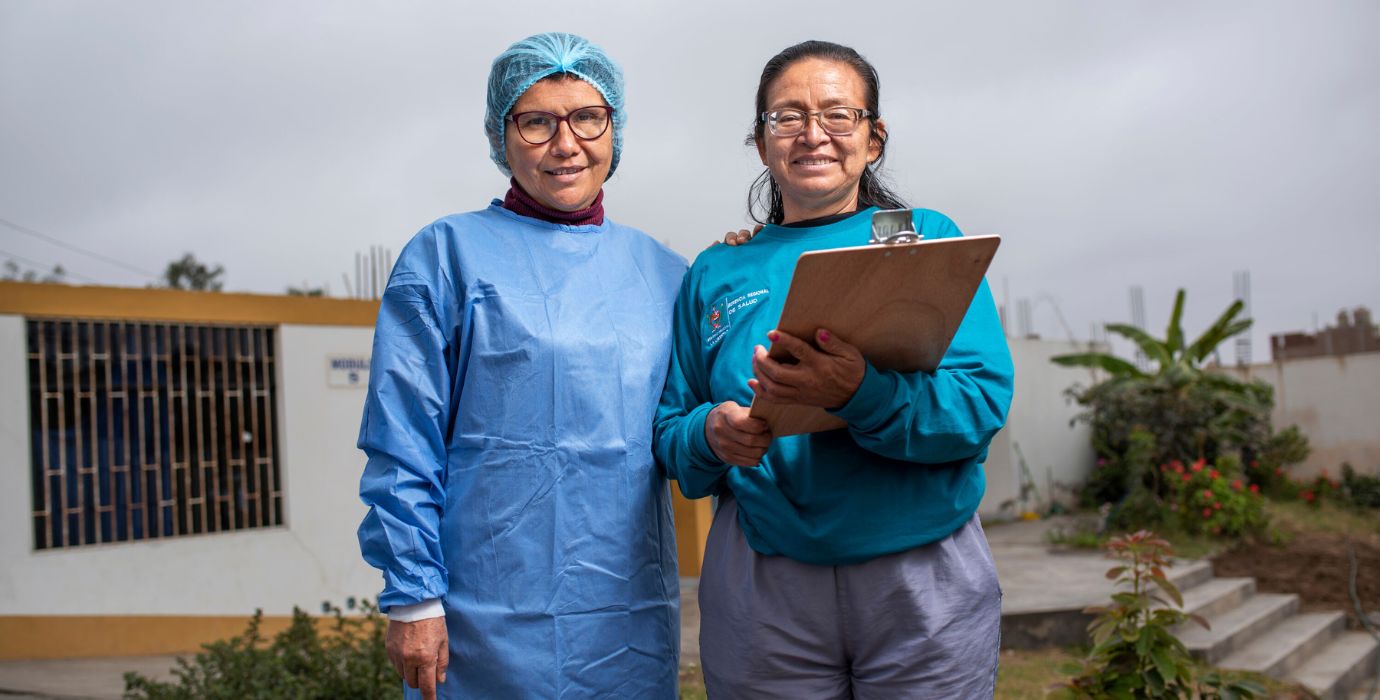 Portrait of obstetrician Giovanna and CMMB Community Health Agent Charo at the Bellavista Health Center in the district of La Esperanza (Trujillo).